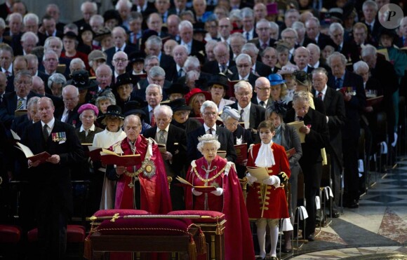 La reine Elizabeth II, avec son mari le duc d'Edimbourg, en la cathdérale Saint Paul de Londres pour la cérémonie en l'honneur de l'Ordre de l'empire britannique, le 7 mars 2012.