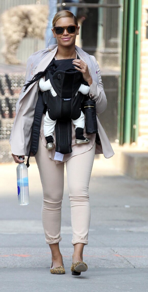 Beyoncé dans les rues de New York avec sa fille Blue Ivy le 13 mars 2012
