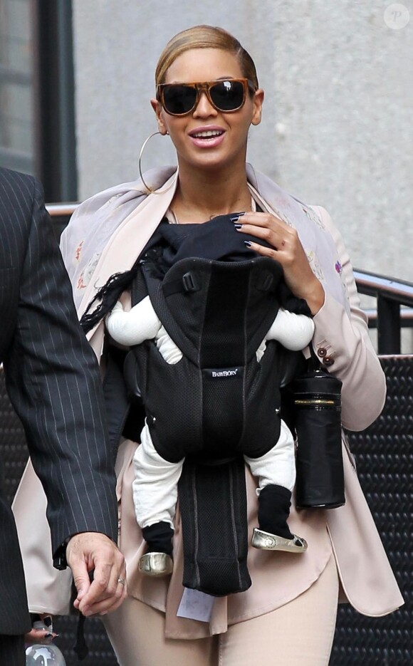 Beyoncé dans les rues de New York avec sa fille Blue Ivy le 13 mars 2012