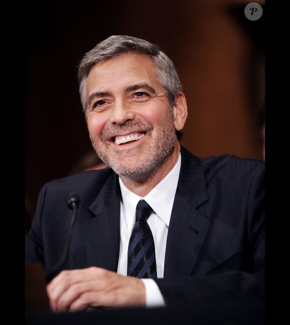 Le charmant George Clooney s'exprime au Sénat sur la situation du Soudan, à Washington, le 14 mars 2012