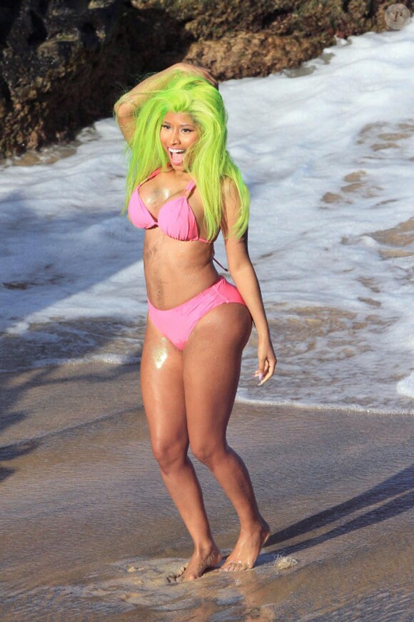 Exclusif : Nicki Minaj très sexy sur la plage d'Oahu pour le tournage de son nouveau clip Starships, à Hawaï le 14 mars 2012