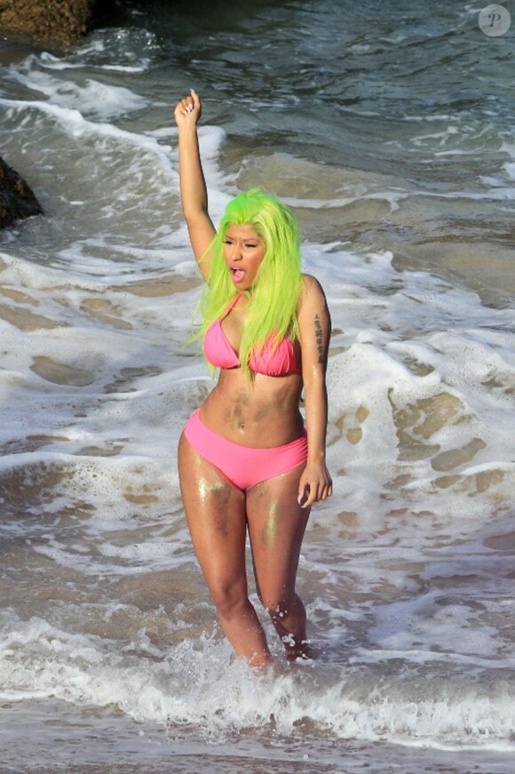 Exclusif : Nicki Minaj très sexy sur la plage d'Oahu pour le tournage de son nouveau clip Starships, à Hawaï le 14 mars 2012