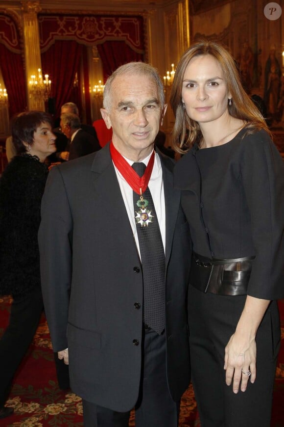 Alain Terzian et sa femme Brune de Margerie à la cérémonie organisée à l'Élysée où le président a décoré onze  personnalités du monde des arts et du spectacle, le 14 mars 2012.
