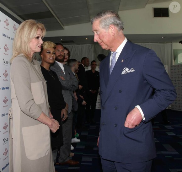 Le prince Charles lors des L'Oreal Paris Success Awards le 14 mars 2012 à Londres, avec notamment Joanna Lumley et Emma Bunton.
