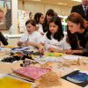Kate Middleton a encore une fois démontré sa merveilleuse complicité avec les enfants, lors de sa visite avec son beau-père le prince Charles à la Foundation for Children and the arts à la Dulwich Gallery de Londres, le 15 mars 2012.