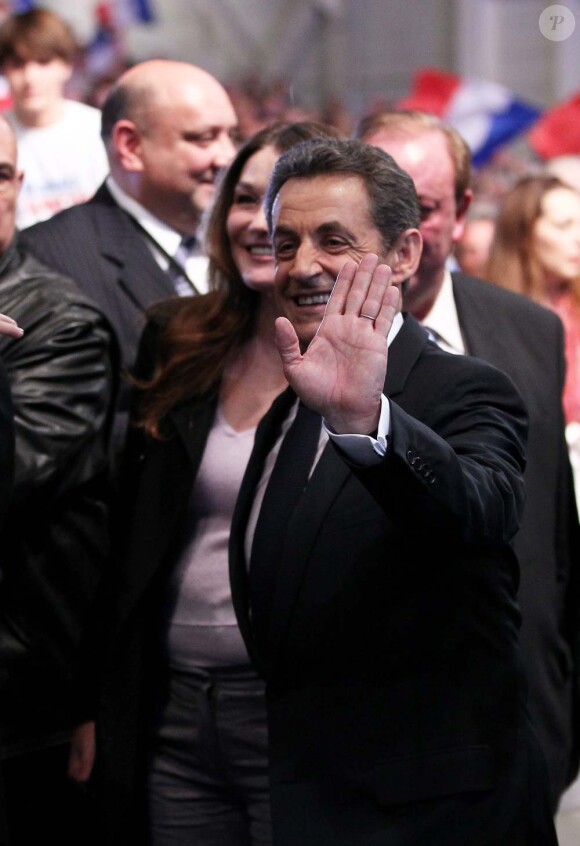 Carla Bruni-Sarkozy et Nicolas Sarkozy lors du meeting de ce dernier à Marseille, le 15 février 2012.