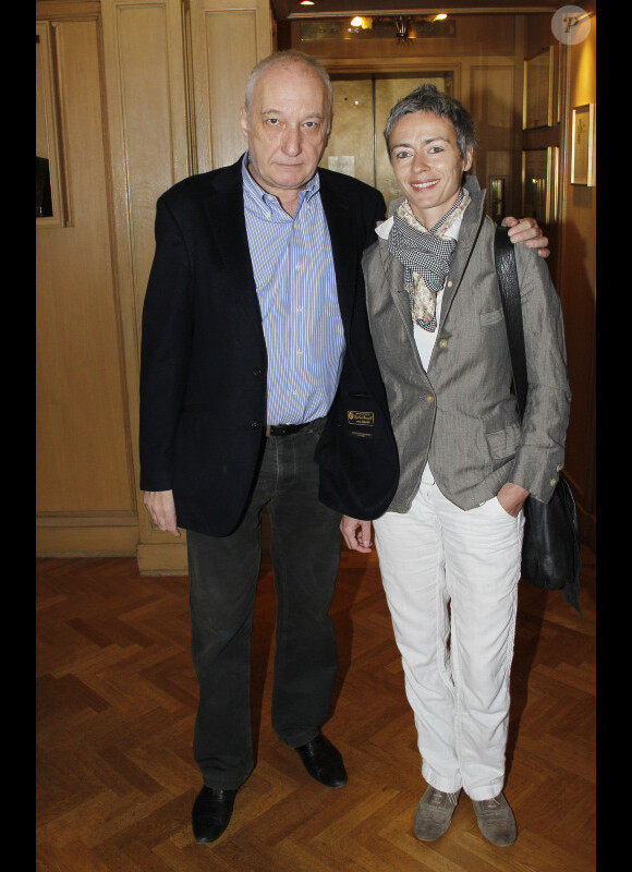 François Berléand et sa compagne Alexia Stresi lors du déjeuner à la Tour d'argent pour les 30 ans de "renaissance" de Château St-Pierre et les 430 ans de la Tour d'argent, le 15 mars 2012