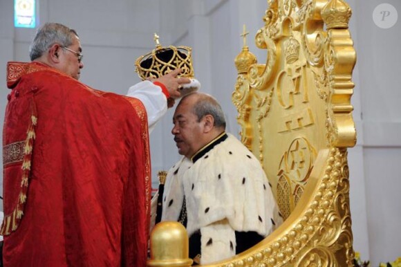 George Tupou V, roi du Tonga, lors de son couronnement en août 2008