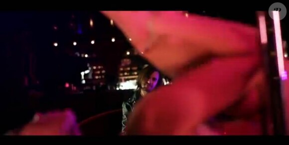 Katsuni, pornstar et showgirl au sommet de son art au Secret Square, dans le clip Conspiracy Strip Club (20 mars 2012) de The Electronic Conspiracy.