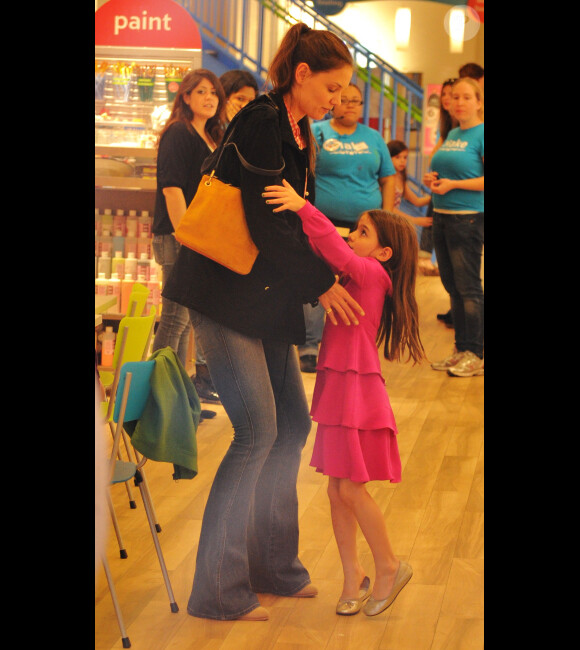 Katie Holmes et sa fille Suri à New York, le 20 mars 2012