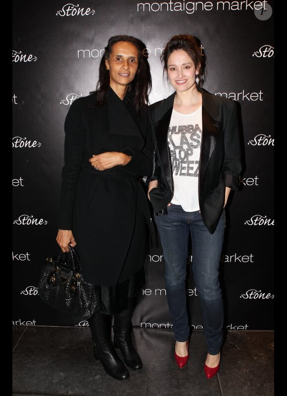 Marie Gillain et Karine Silla lors de la présentation de la collection joaillerie Stone chez Montaigne Market à Paris le 6 mars 2012