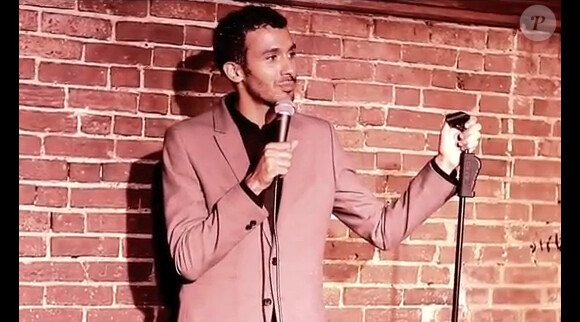 Mustapha El Atrassi à New York, sur la scène du Comedy Cellar, en mars 2012.