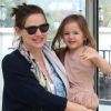 Jennifer Garner et sa fille Seraphina, toujours aussi adorable, sortent de chez le pédiatre, à Los Angeles, le 22 février 2012