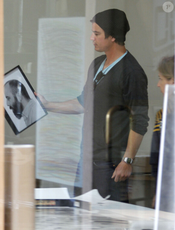 Amanda Seyfried et Josh Hartnett se sont rendus dans un magasin d'encadrement, à Beverly Hills, le 23 mars 2012