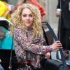 Anna-Sophia Robb incarne Carrie Bradshaw sur le tournage de The Carrie Diaries, à New York, le 25 mars 2012.