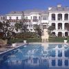 Le somptueux manoir de style français où est mort en juin 2009 Michael Jackson, situé à Holmby Hills sur North Carolwood Boulevard à Los Angeles et propriété d'Hubert Guez, est en vente en mars 2012 pour 23,9 millions de dollars.