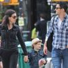 Julianna Margulies et son mari Keith Lieberthal se promènent avec leur fils Kieran, le 24 mars 2012 à New York