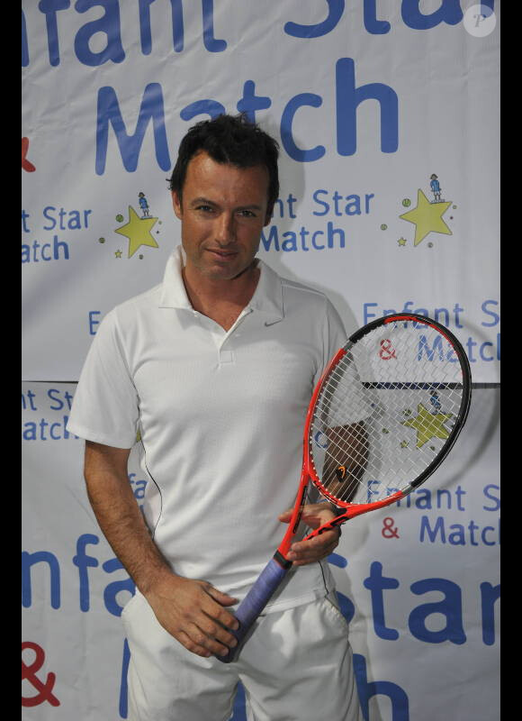 Nicolas Deuil lors du tournoi de tennis pour l'association Enfant Star et Match à Paris le 26 mars 2012