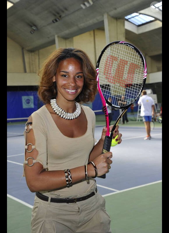 Alicia Fall lors du tournoi de tennis pour l'association Enfant Star et Match à Paris le 26 mars 2012