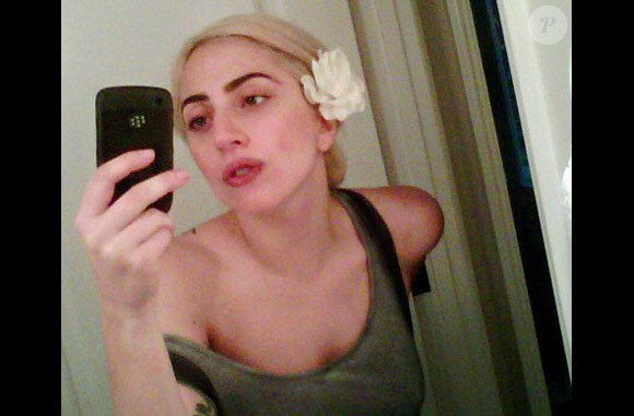 Lady Gaga poste une photo d'elle sur Twitter