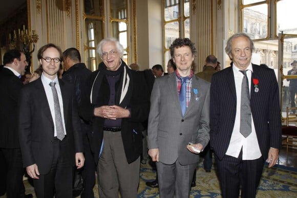Michel Gondry entouré de Bertrand Tavernier et Patrick Chesnais au ministère de la Culture à Paris, le 28 mars 2012.
