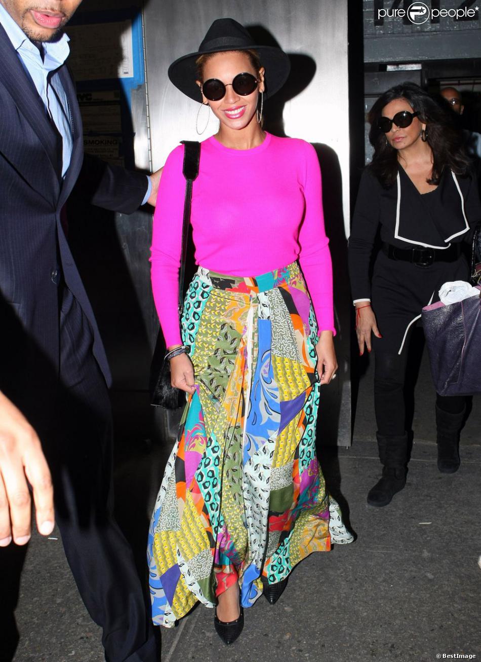 Beyoncé, accompagnée de sa mère Tina Knowles et d'un garde du corps ...