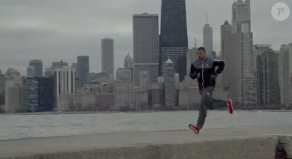 Derrick Rose court dans le nouveau spot d'Adidas
