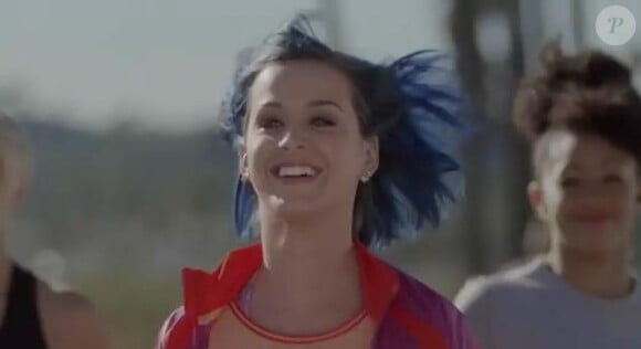 Katy Perry court dans le nouveau spot d'Adidas