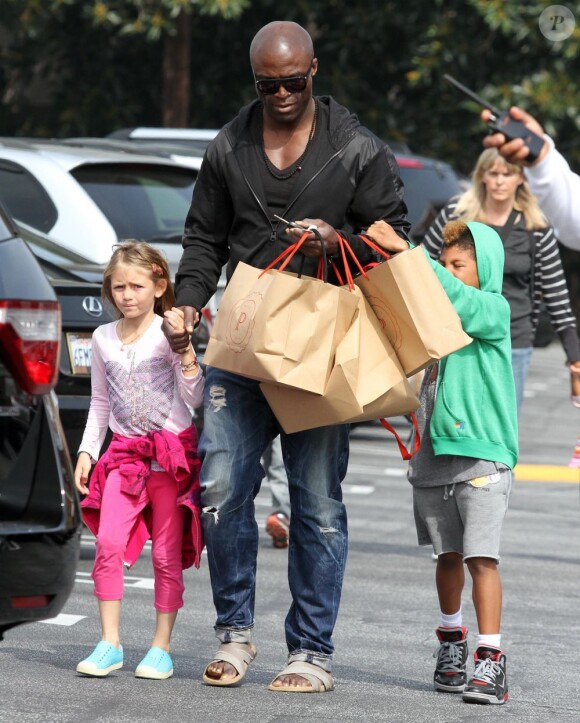En pleine procédure de divorce, Seal profite de ses enfants seul. Los Angeles, le 30 mars 2012.