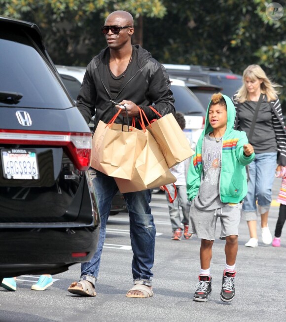 Seal profite seul de ses enfants lors d'une après-midi shopping. Los Angeles, le 30 mars 2012.