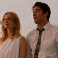 Emily VanCamp (Brothers and Sisters) roucoule avec son partenaire de Revenge