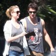 Emily VanCamp et Joshua Bowman, amoureux, déjeunent à Los Feliz, le 10 mars 2012