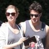 Emily VanCamp et Joshua Bowman amoureux à Los Feliz, le 10 mars 2012