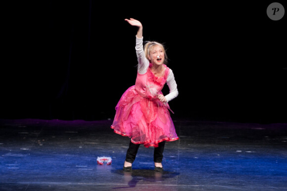 Audrey Lamy sur la scène du Palais des Glaces à Paris en février 2011, pour son spectacle Dernières avant Vegas