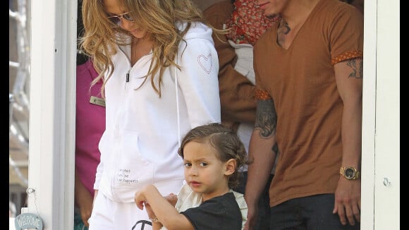 Jennifer Lopez : Journée ensoleillée avec ses jumeaux et son amoureux !