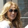 Jennifer Lopez se rend au centre commercial The Grove avec son petit ami Casper Smart et ses enfants Max et Emme afin de prendre quelques photos avec le Lapin de Pâques à Los Angeles le 5 avril 2012