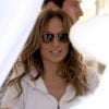 Jennifer Lopez, craquante, se rend au centre commercial The Grove avec son petit ami Casper Smart et ses enfants Max et Emme afin de prendre quelques photos avec le Lapin de Pâques à Los Angeles le 5 avril 2012