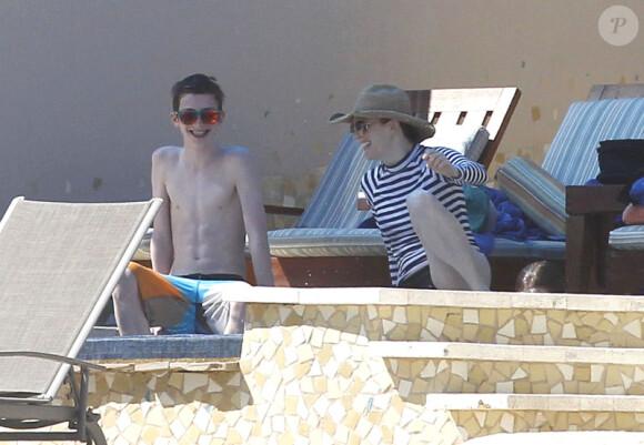 Julianne Moore en vacances avec son fils Caleb, 14 ans, à Los Cabos au Mexique, le 19 mars 2012.