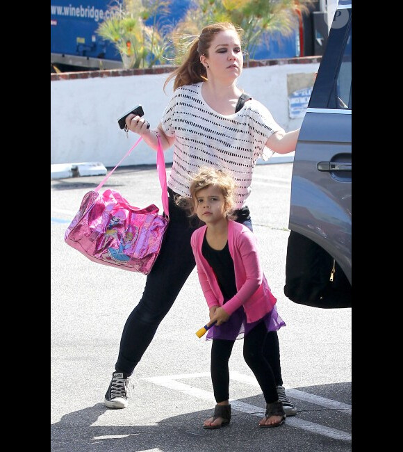 Jessica Alba est allée chercher sa fille Honor à la sortie de son cours de musique avec la petite Haven, le 6 avril à Santa Monica