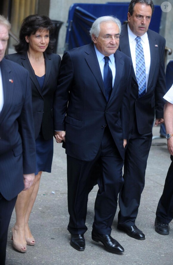 Anne Sinclair et DSK sortant du tribunal à New York le 6 juin 2011