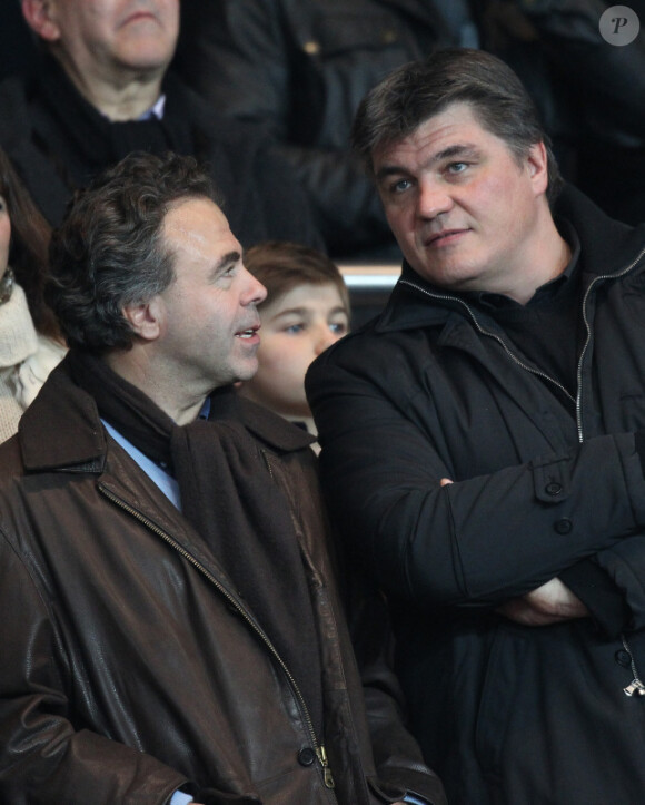 Luc Chatel et David Douillet le 8 avril 2012 au Parc des Princes lors du match PSG-OM à Paris