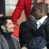 Bixente Lizarazu et Samuel Eoto'o le 8 avril 2012 au Parc des Princes lors du match PSG-OM à Paris