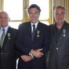 Bertrand Rindoff-Petroff, Bryan Ferry et Yves Lecoq lors de la cérémonie de remise de décorations au ministère de la culture, le 4 avril 2012 à Paris