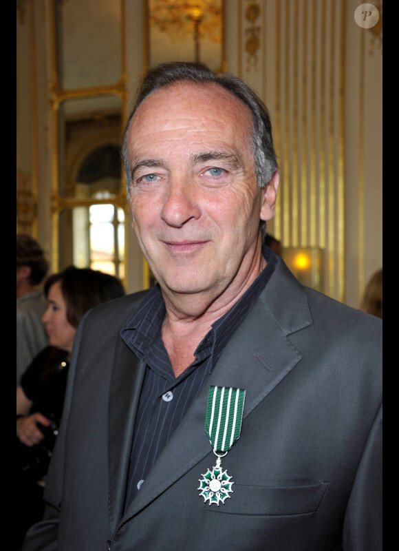 Yves Lecoq, chevalier de l'ordre des arts et des lettres lors de la cérémonie de remise de décorations au ministère de la culture, le 4 avril 2012 à Paris