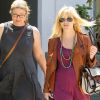Reese Witherspoon sort d'un déjeuner à Los Angeles et dévoile son ventre rond. Le 10 avril 2012