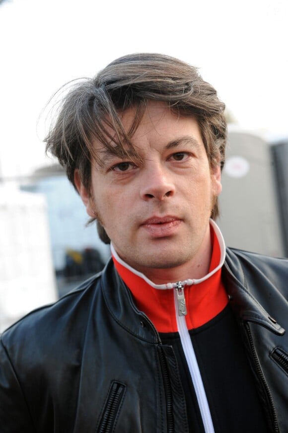 Benjamin Biolay (photo : le 6 avril 2012 à Paris) a accepté de réarranger des inédits d'Henri Salvador pour un album posthume à paraître le 18 juin 2012.