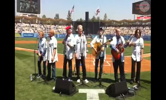 Les Beach Boys (avec Brian Wilson) lors de l'Opening Day au Dodger Stadium des LA Dodgers, le 10 avril 2012. La franchise californienne et le groupe californien fêtent en 2012 leur 50e anniversaire.