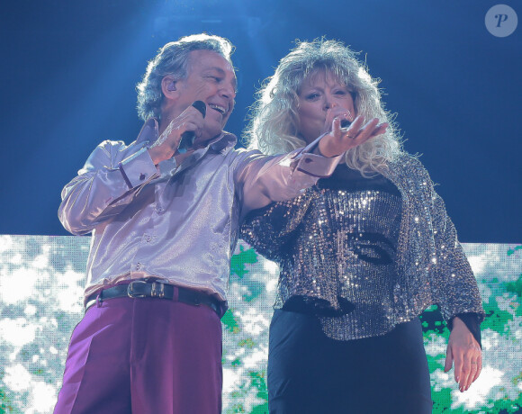 Peter et Sloane, sur la scène du Zénith de Lille, dans le cadre de la tournée RFM Party 80, le vendredi 13 avril 2012.