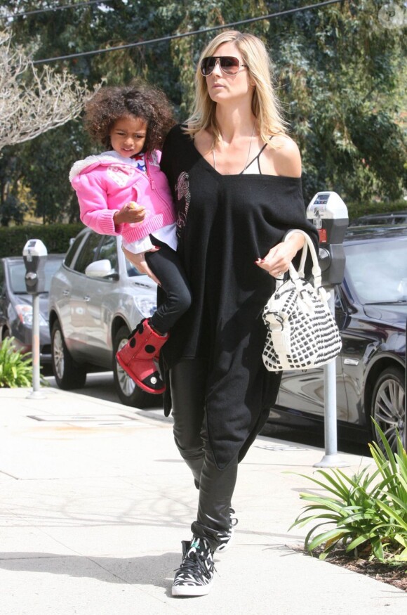 Heidi Klum et sa fille Lou dans les rues de Los Angeles le 14 avil 2012