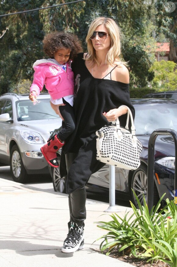 Heidi Klum et sa fille Lou dans les rues de Los Angeles le 14 avil 2012